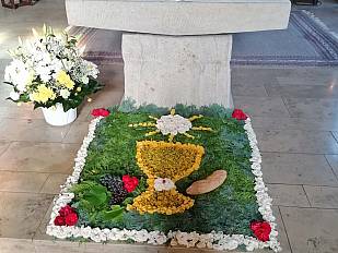 Kirchenschmuck - St. Maria Kirche Niederdorfelden