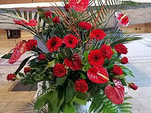 Kirchenschmuck - St. Maria Kirche Niederdorfelden