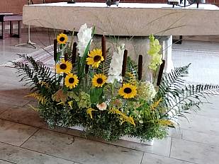 Kirchenschmuck - St. Maria Kirche Niederdorfelden