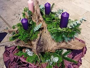 Kirchenschmuck - St. Maria Kirche Niederdorfelden